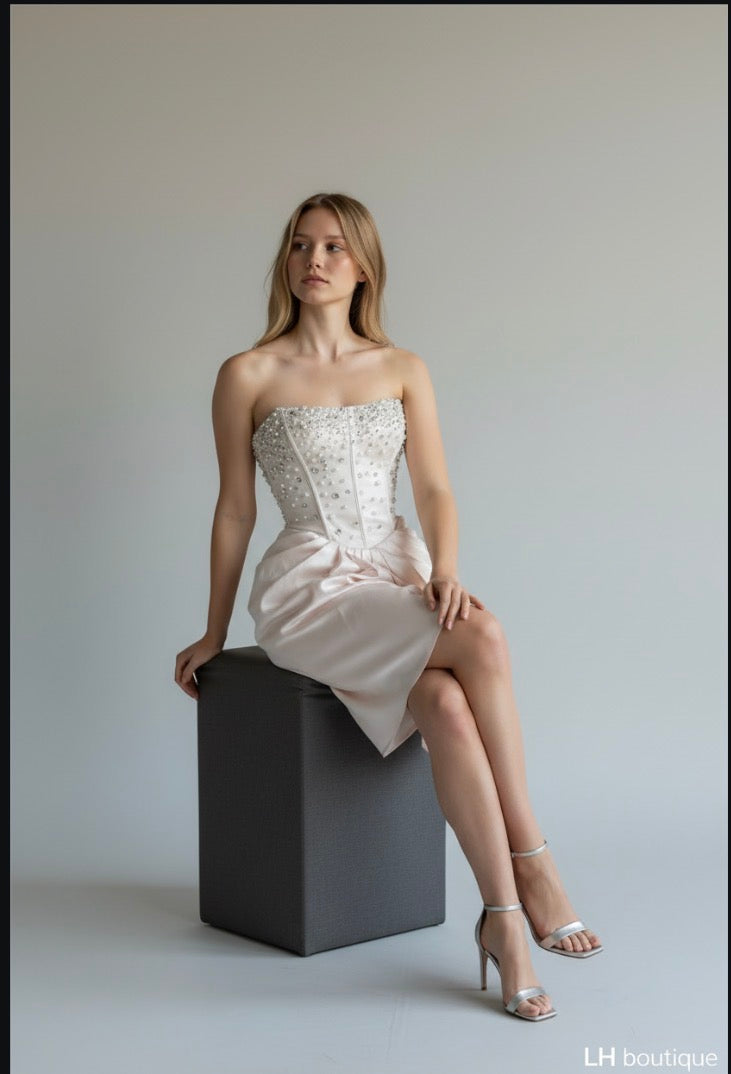 Vestido elegante aperlado