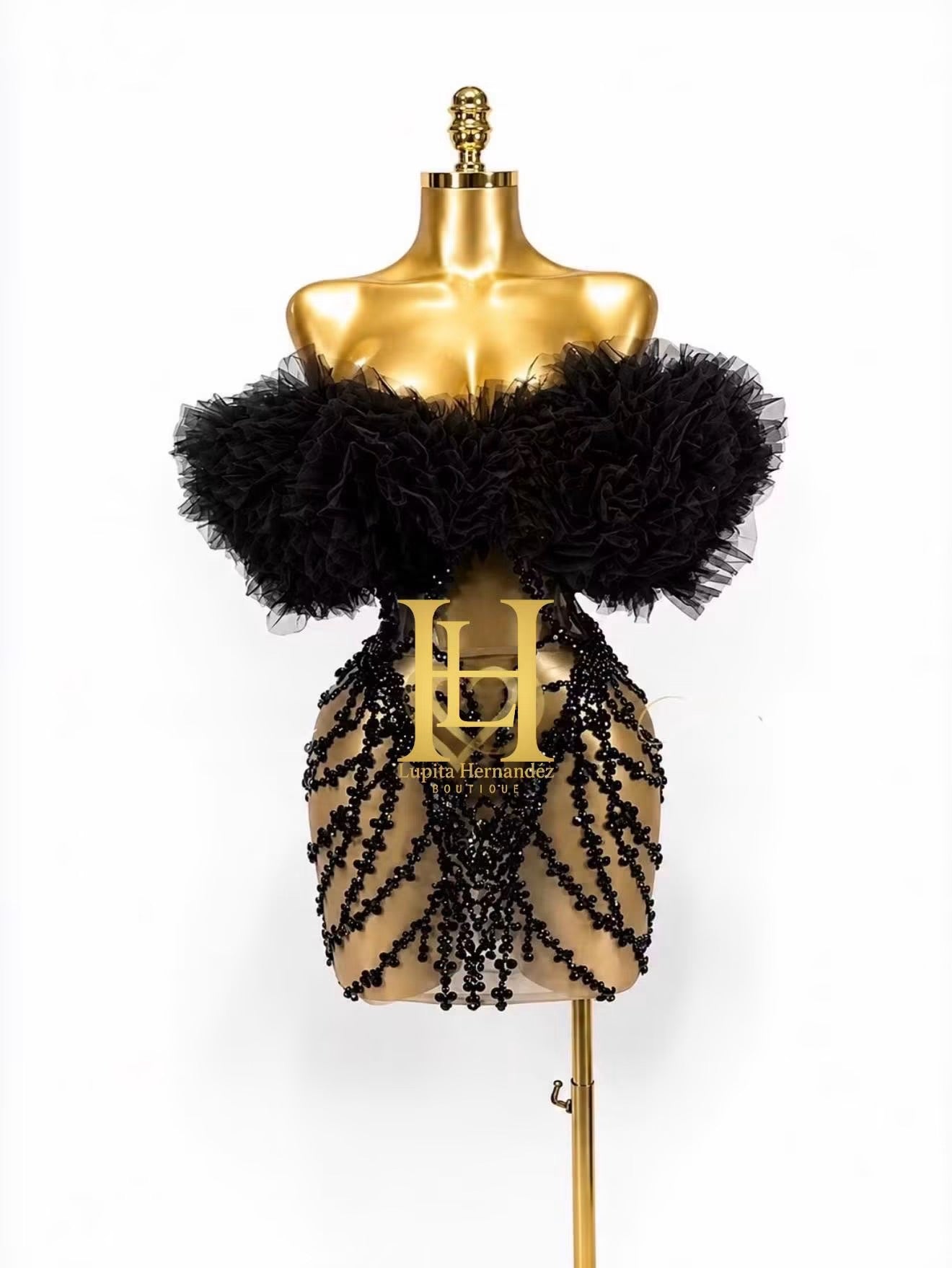 Vestido con plumas y Piedreria negro