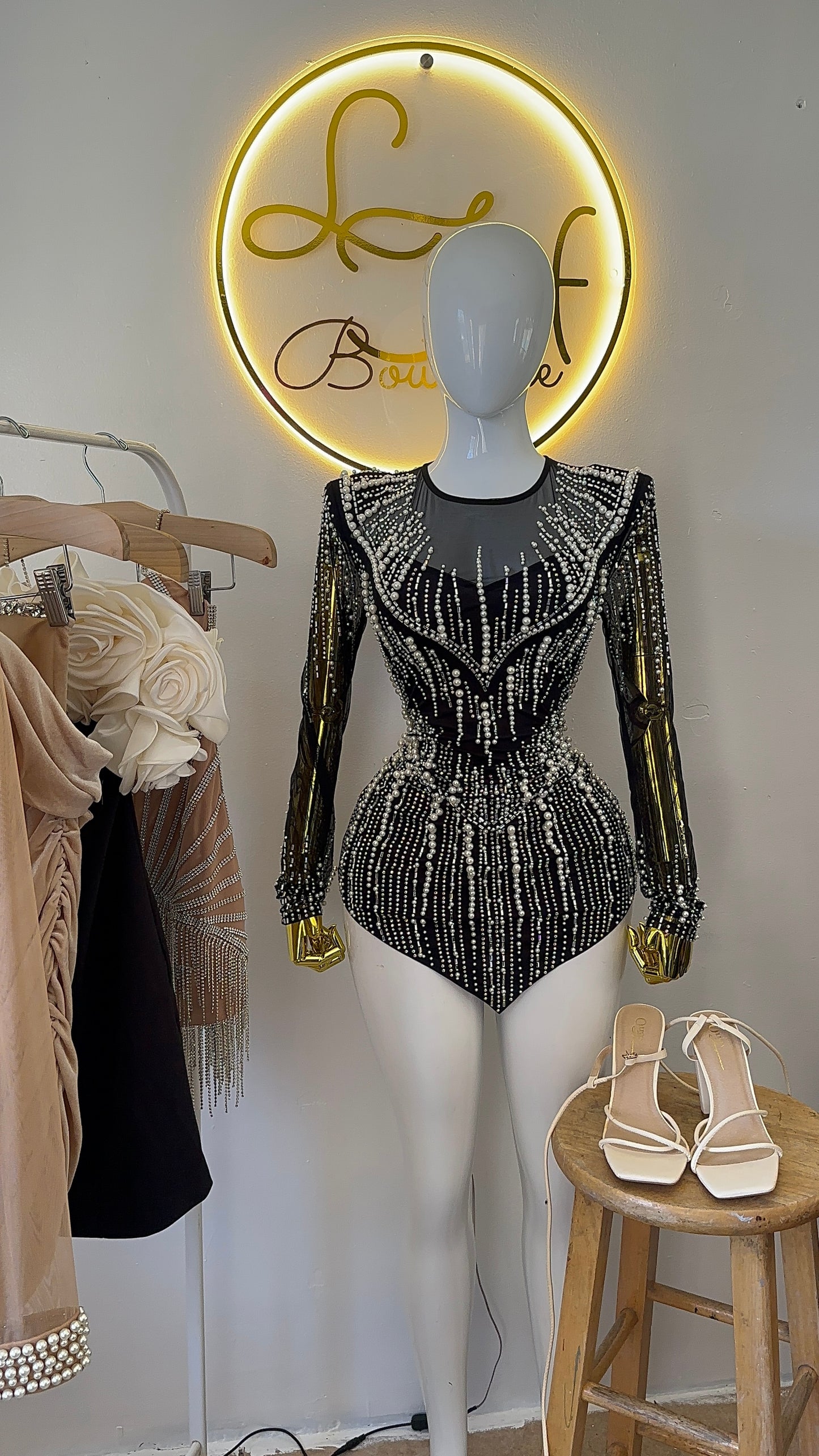 Vestido perlas pico