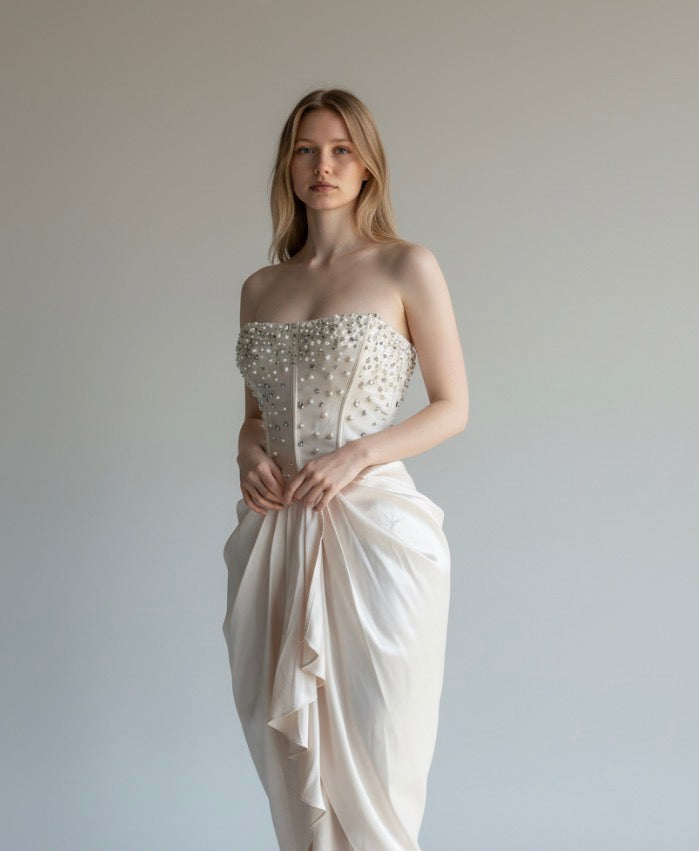 Vestido elegante aperlado