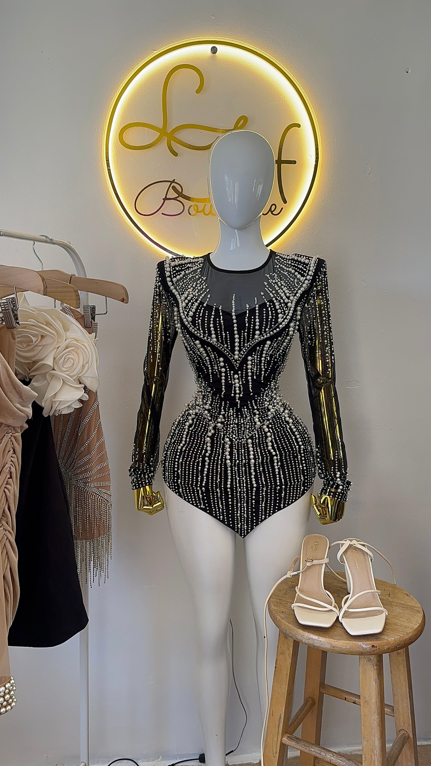 Vestido perlas pico