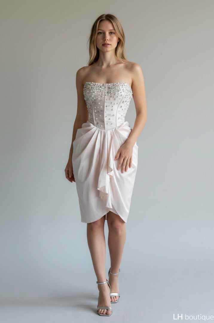 Vestido elegante aperlado