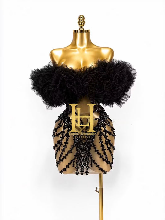 Vestido con plumas y Piedreria negro