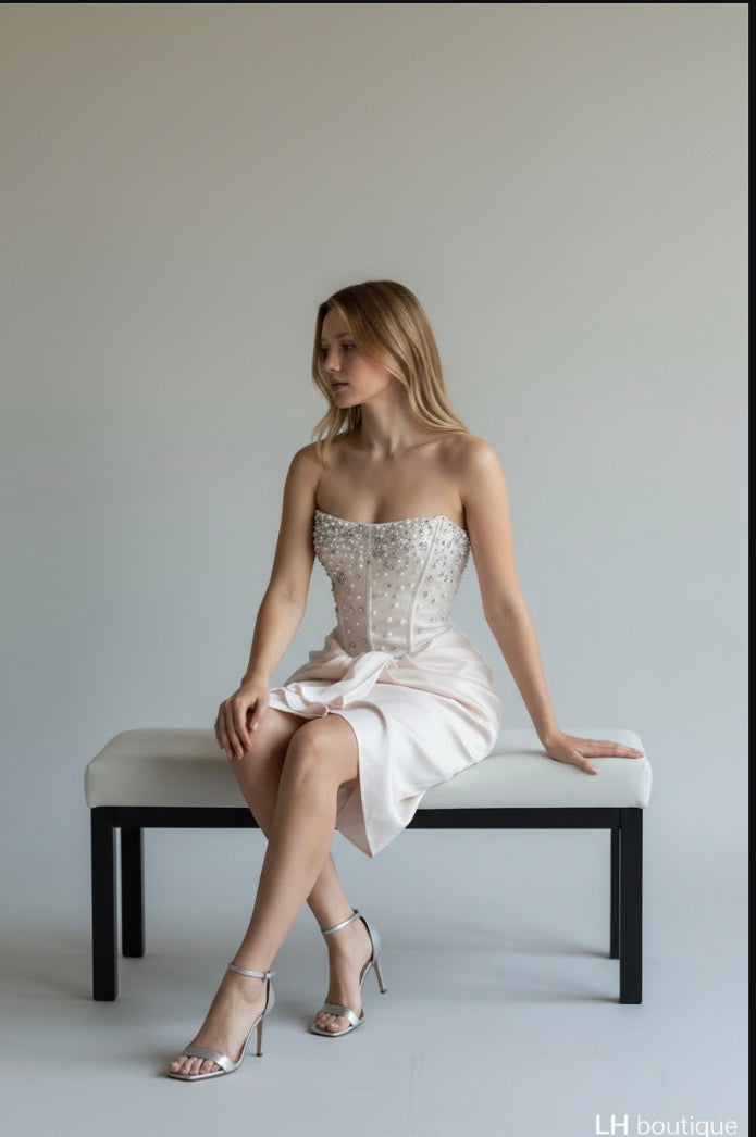 Vestido elegante aperlado