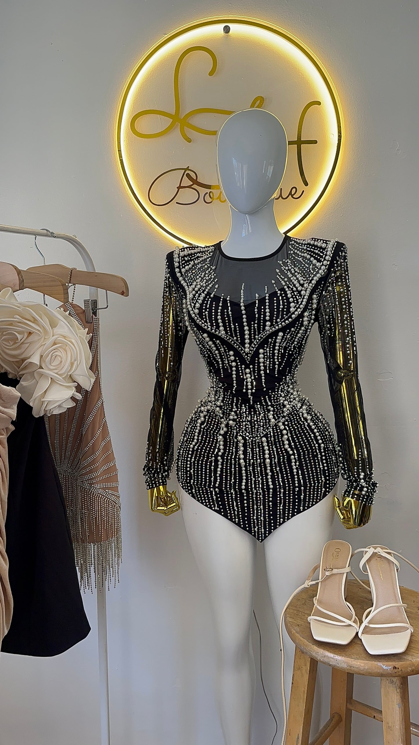 Vestido perlas pico